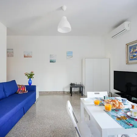 Guesthost - A Due Passi Dal Mare - With Parking Apartment