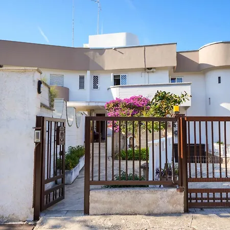 Guesthost - A Due Passi Dal Mare - With Parking Apartmán Bari