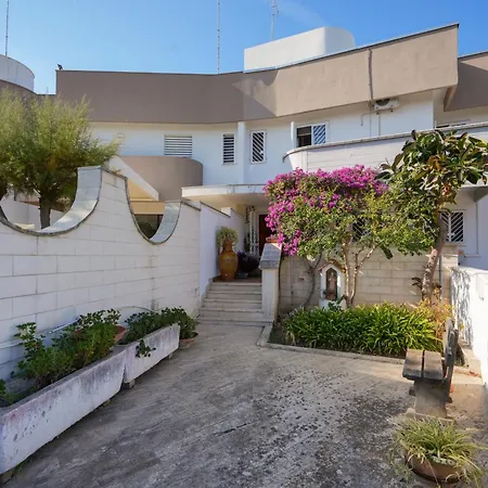 Guesthost - A Due Passi Dal Mare - With Parking 巴里